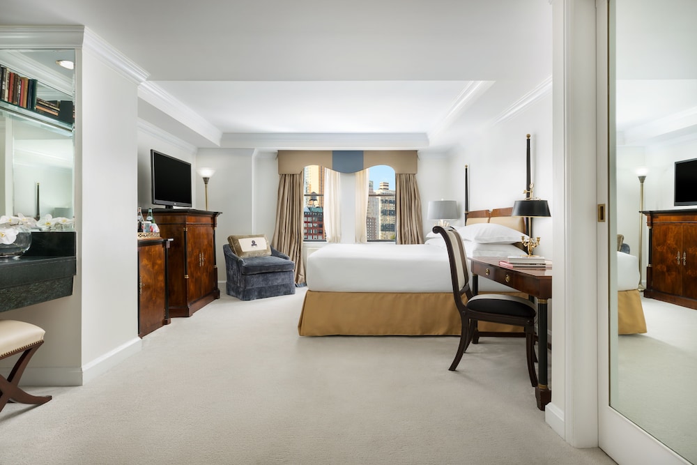 DELUXE, KING BED