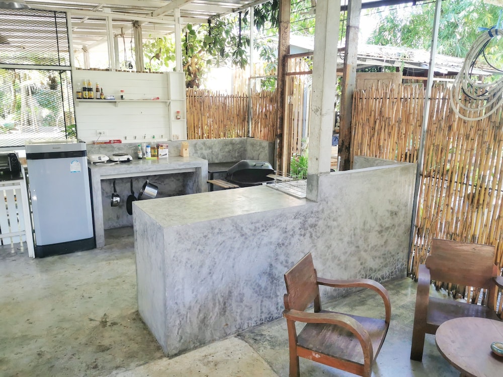 Glur Hostel 16/65