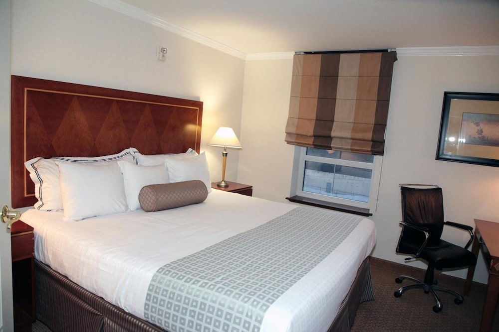 Hotel Executive Suites 25/57
