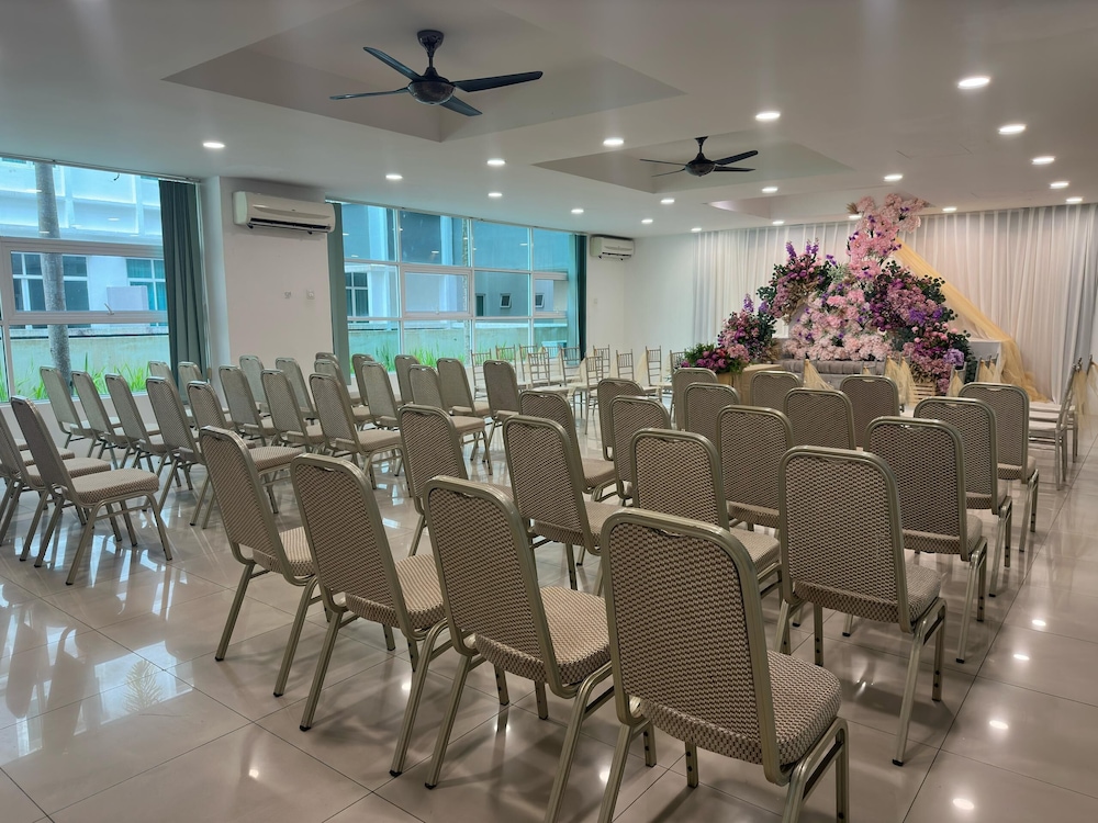 D'embassy Serviced Residence Suites 51/55
