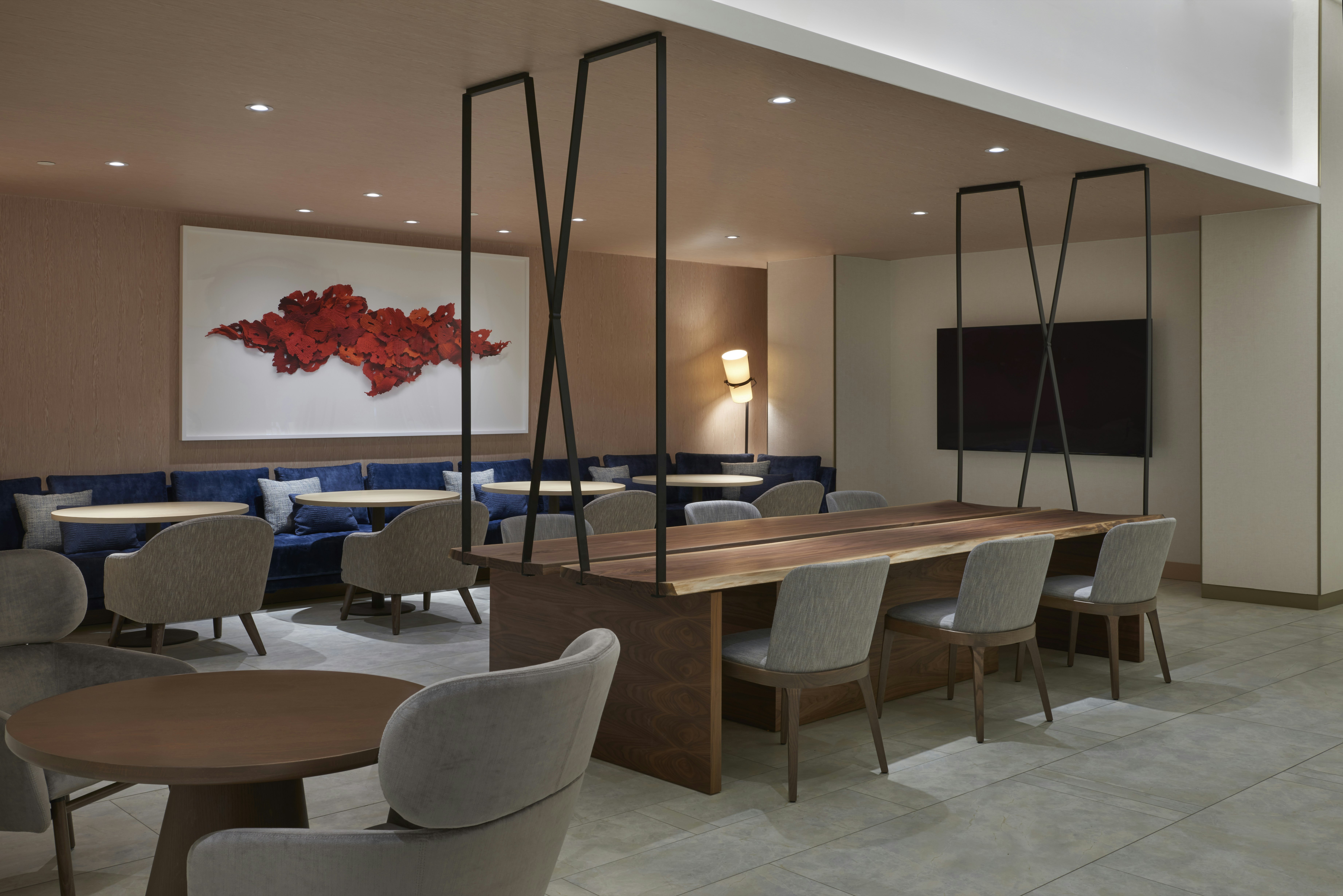 Hilton Toronto Airport Hotel & Suites 75/79