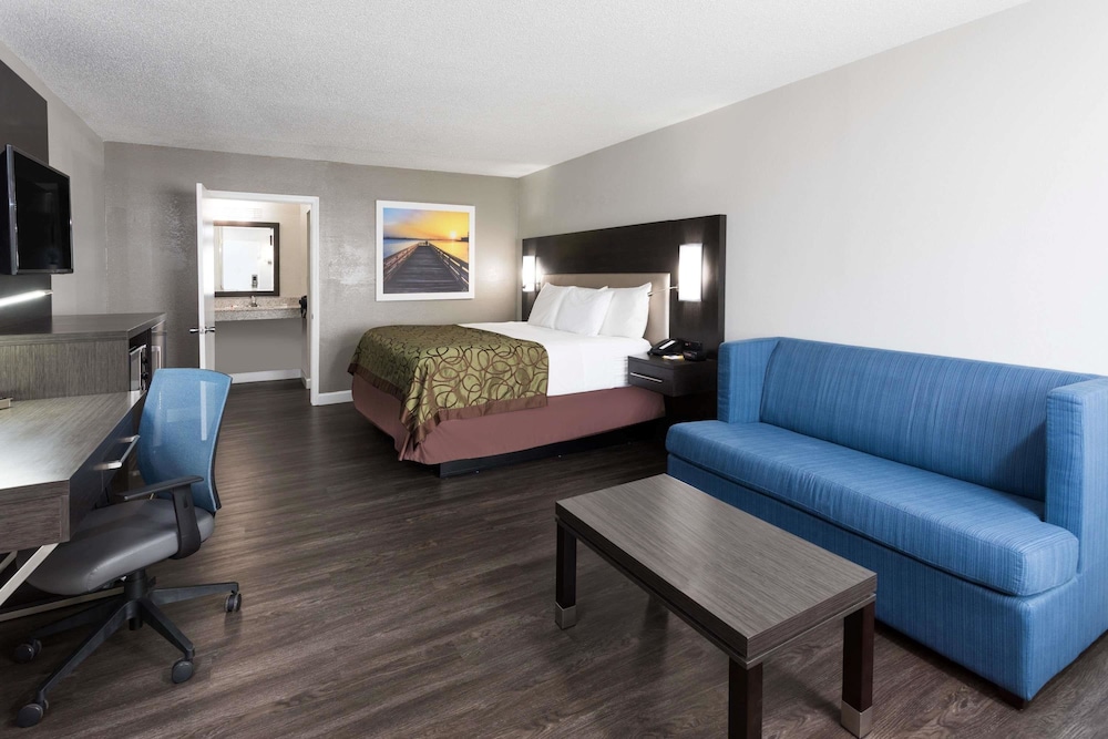 Days Inn By Wyndham Goose Creek 21/31