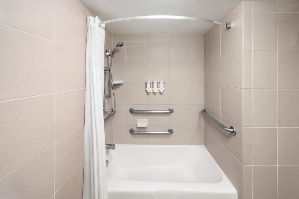 Heritage Inn Suites San Antonio Airpt, Trademark by Wyndham 60/60