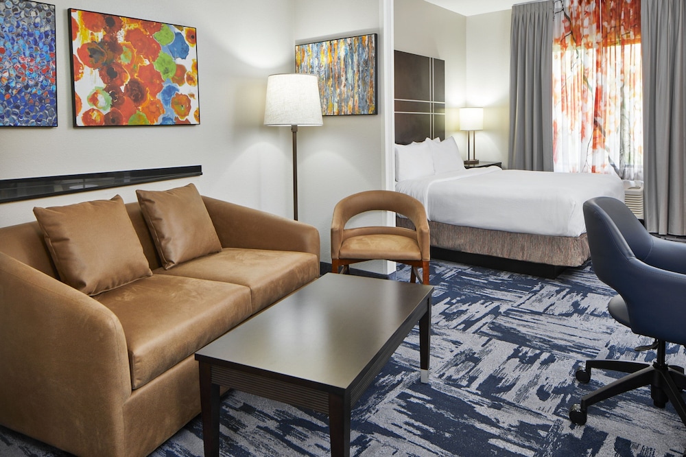 Fairfield Inn and Suites Gainesville 15/34