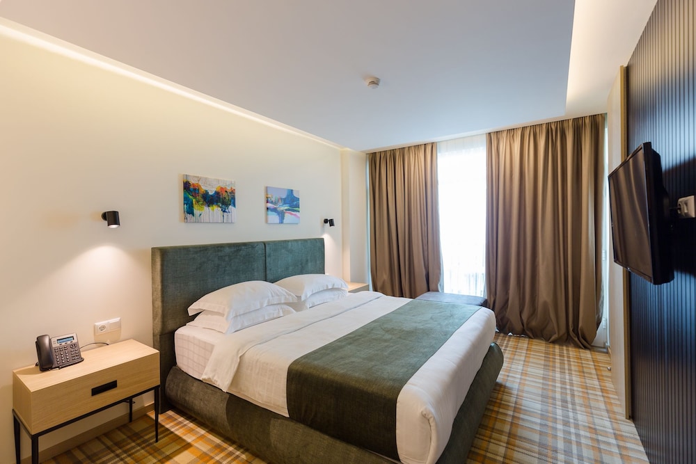 غرفة قياسية بسرير كينج بإطلالة على البحر بشرفة، Best Western Premier Batumi 4/8