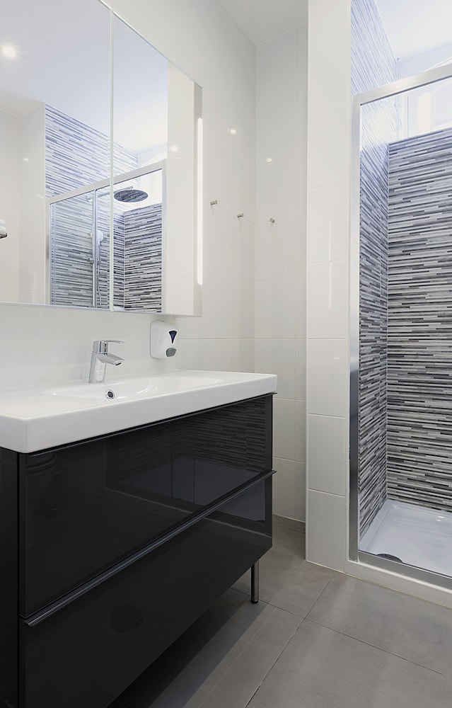 Riversuites 48/50