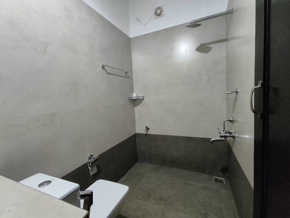 كوخ عائلي بأربعة أسرّة بإطلالة على البحيرة، Illikkalam Lakeside Cottages 6/7