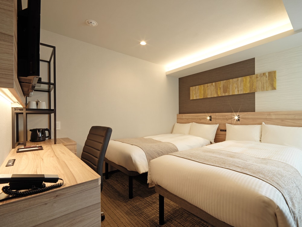 Tower, Twin Beds