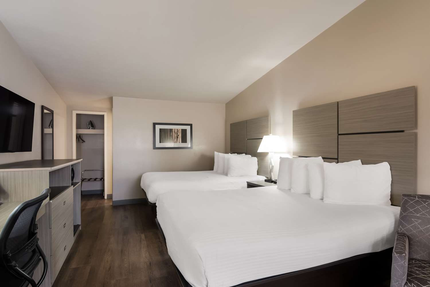 Room, 2 Queen Beds, Water View, Balcony