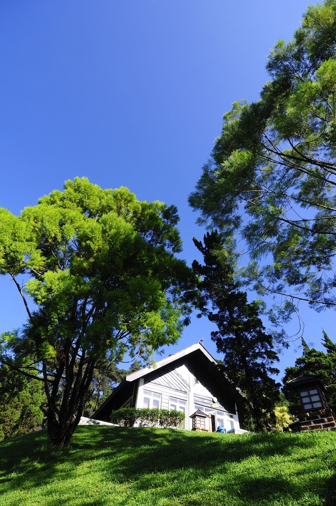 Puncak Pass Resort 12/76