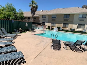 Modesto Hotel 2/28