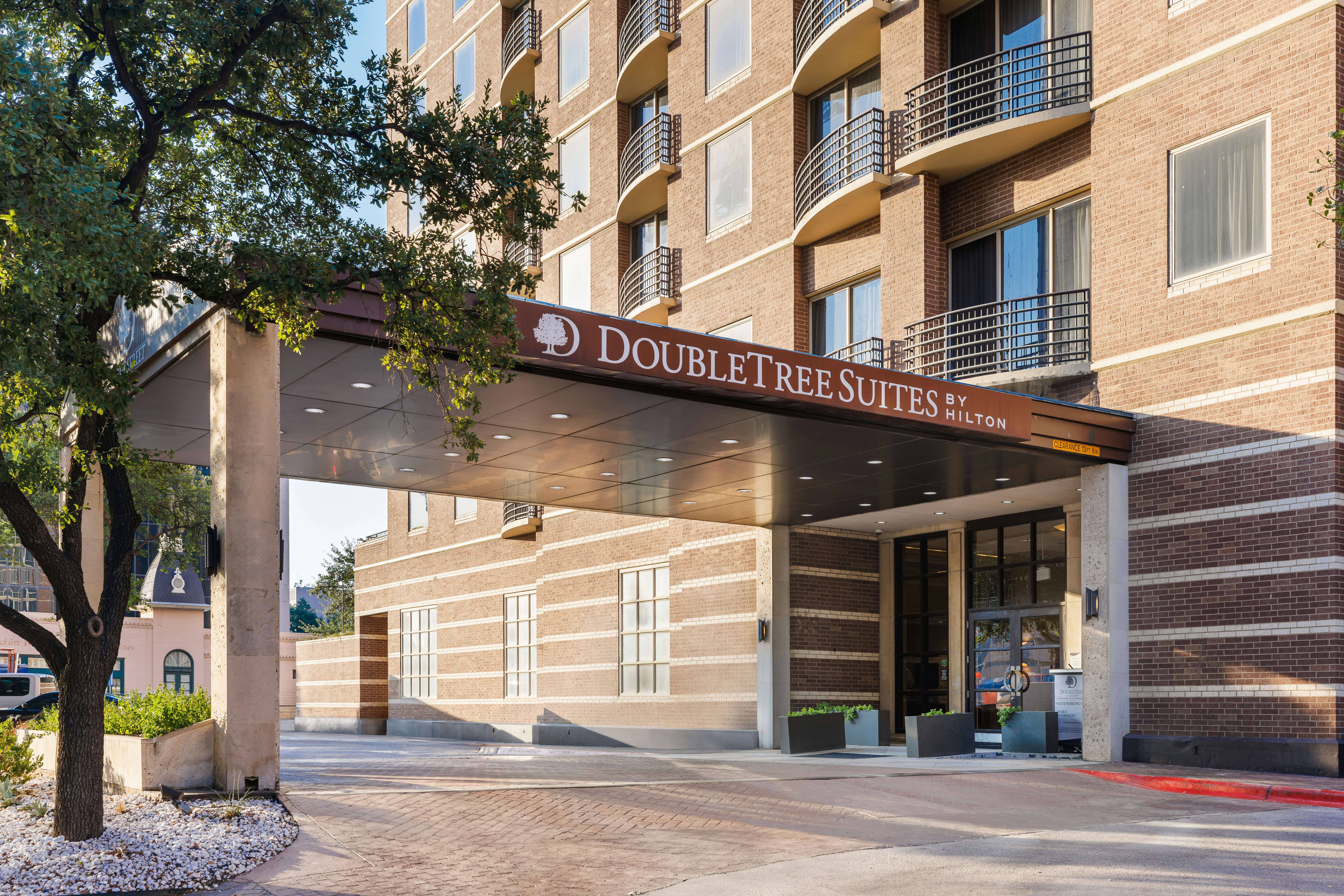 DoubleTree Suites by Hilton Austin Downtown Capitol 68/69