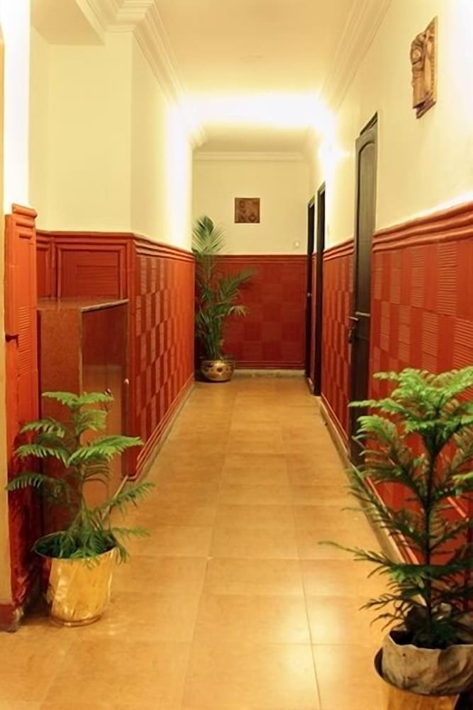 ANAND PALACE HOTEL 27/42