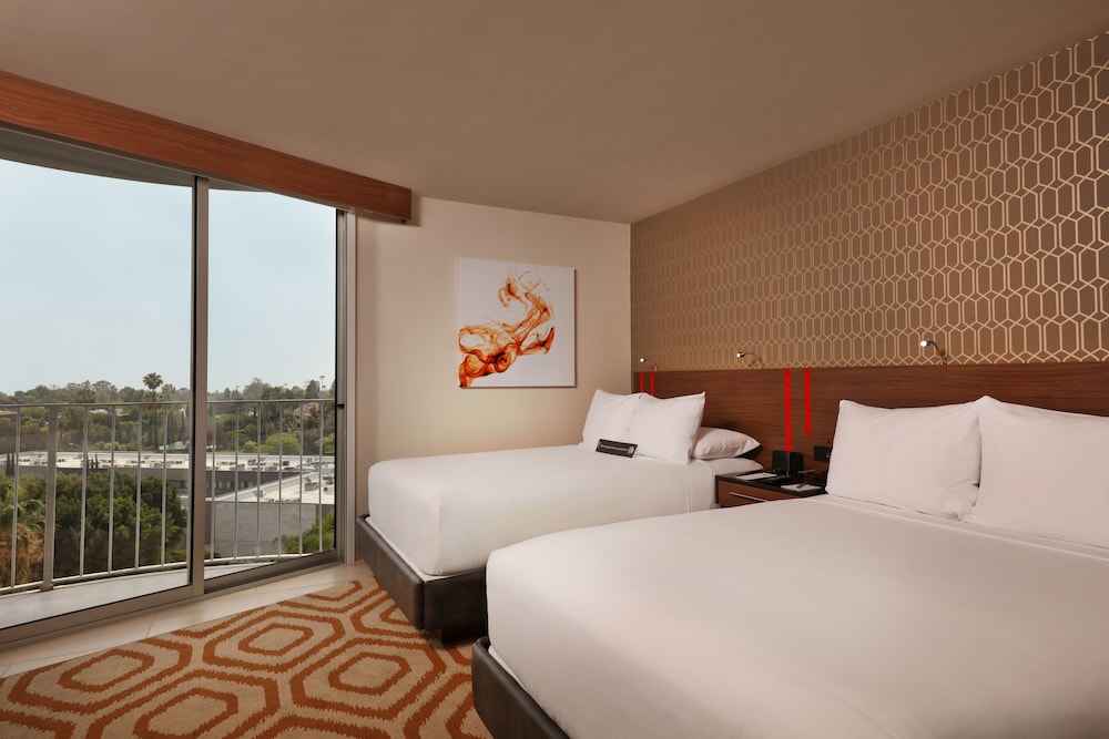 Angeleno Hotel 17/61
