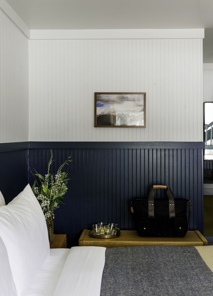 Anvil Hotel 19/65