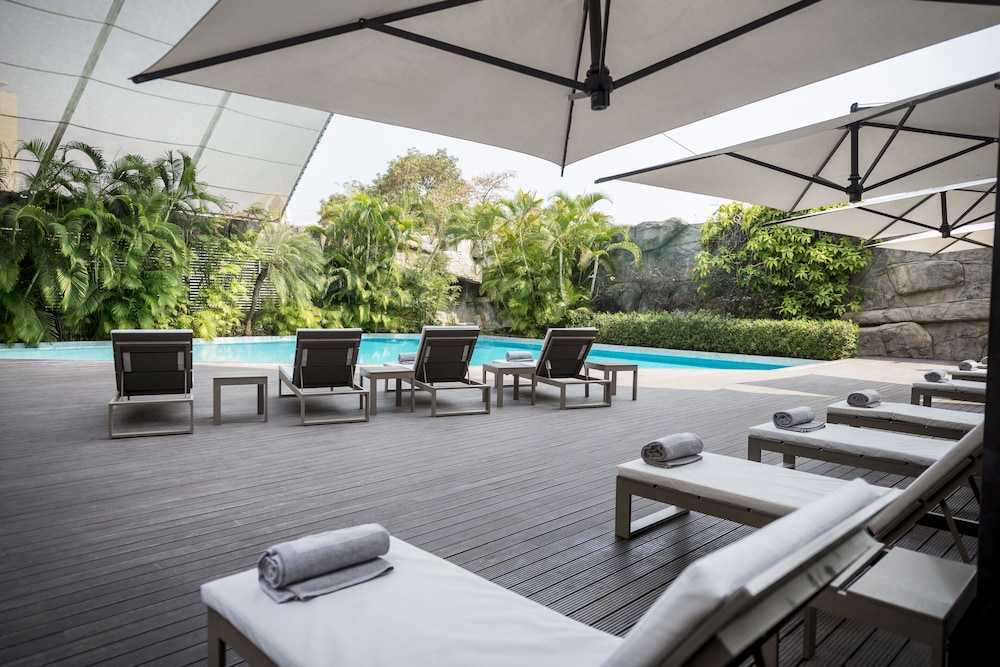 swimming pool spa