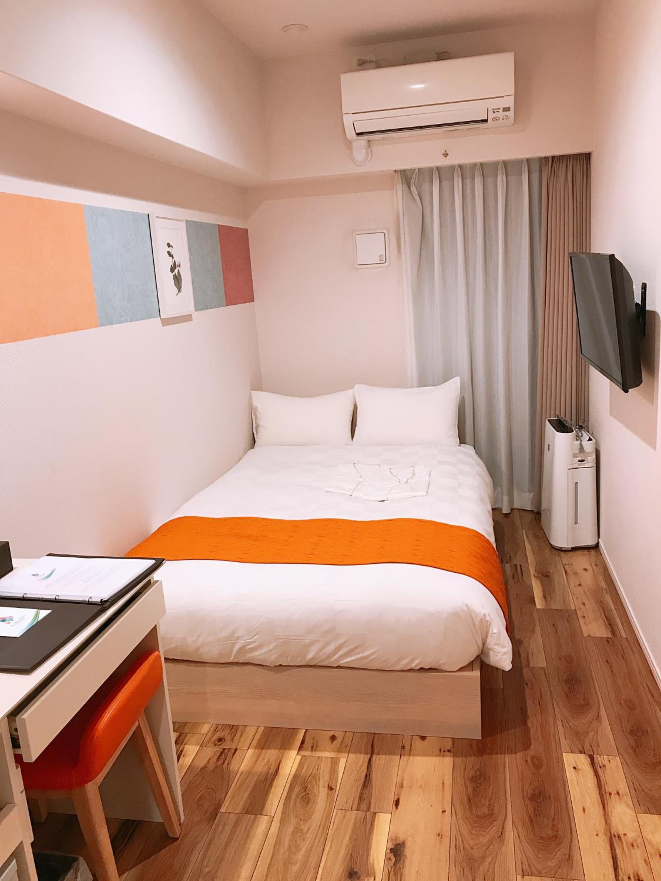 SEMI ROOM, SEMI DOUBLE BED