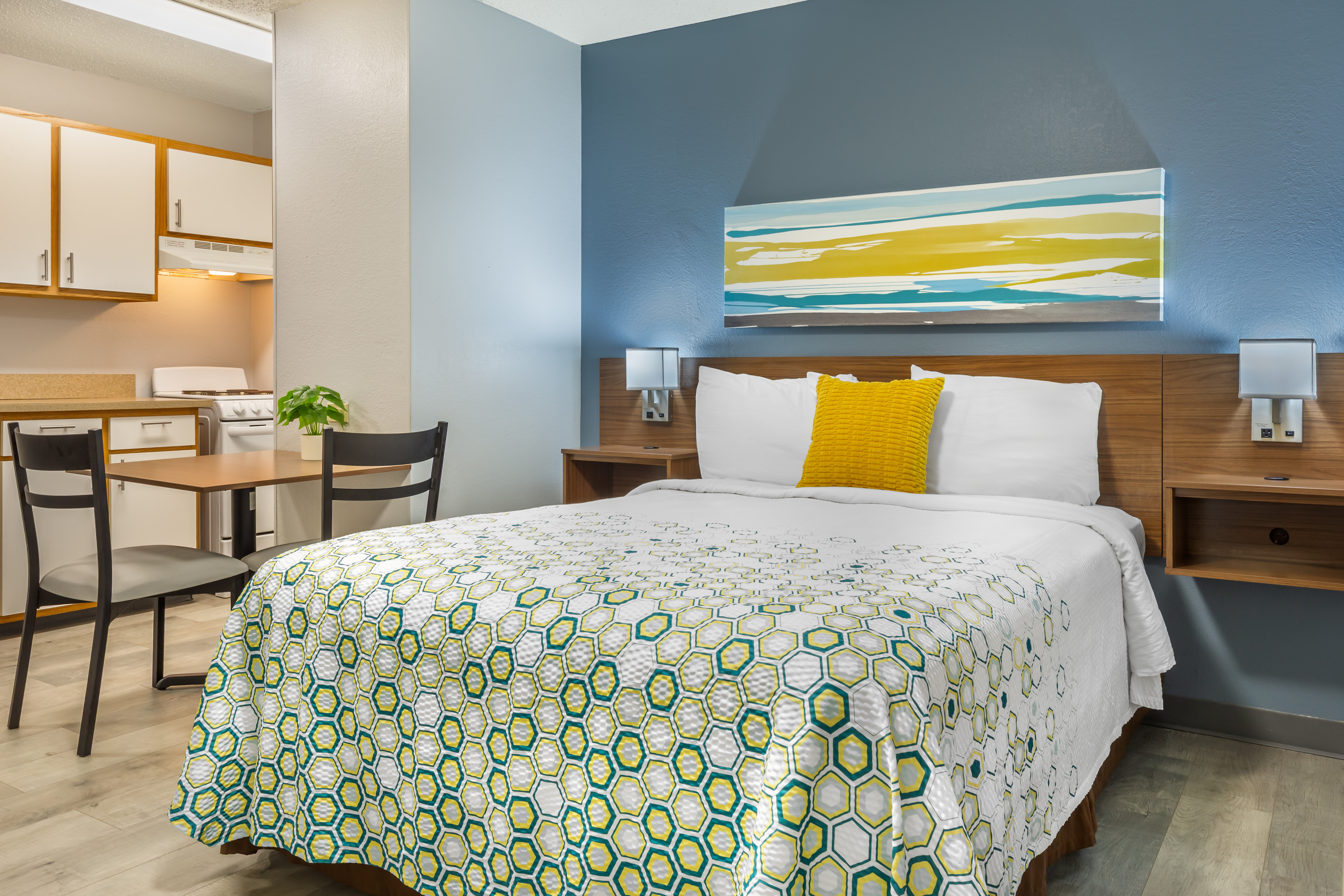 استوديو بسرير كوين، HomeTowne Studios & Suites by Red Roof Greensboro 2/9