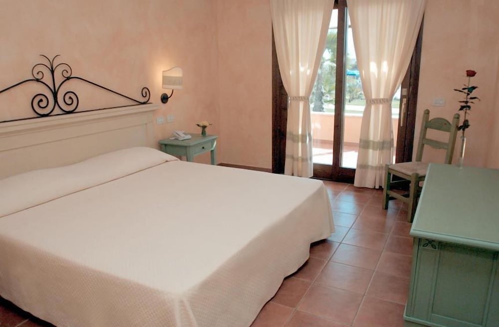Lantana Resort Hotel and Apartments 31/68