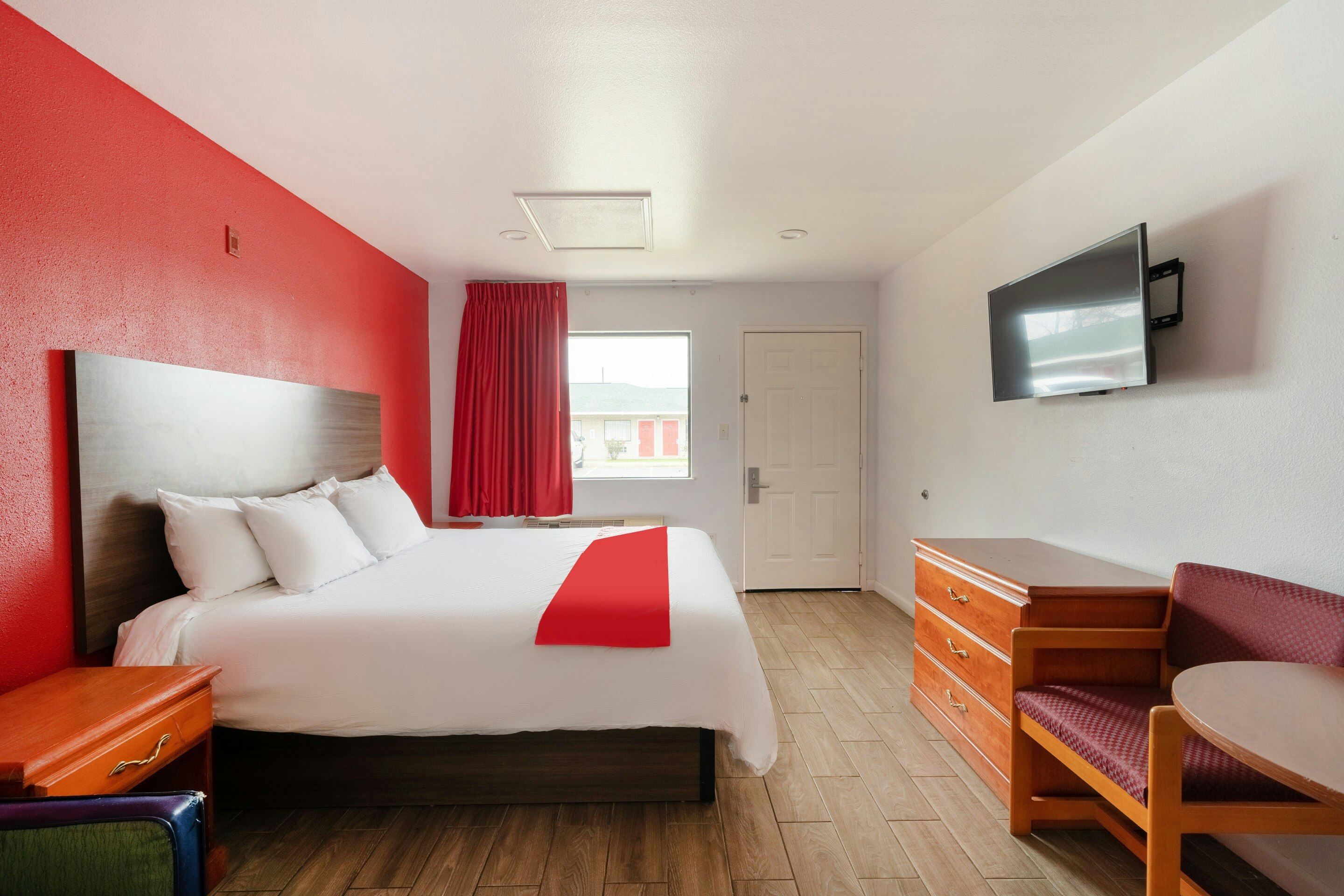 ROOM, KING BED