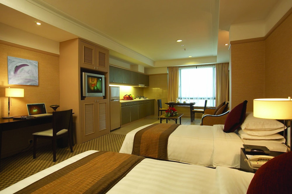 Pacific Regency Hotel Suites 55/70