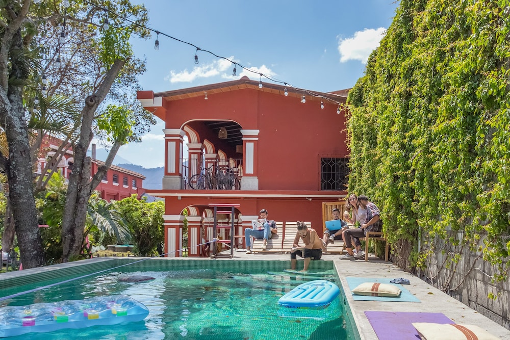 Socialtel Antigua Guatemala 3/56