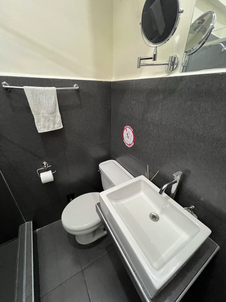 Lima Airport Tampu B&B 47/50