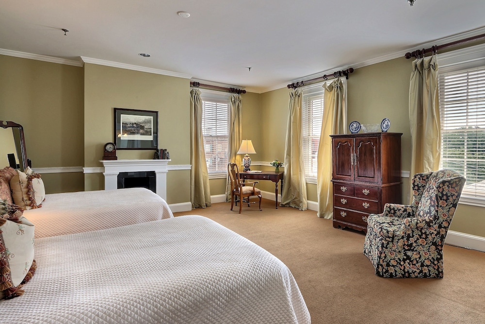 The Presidents Quarters Inn 19/76
