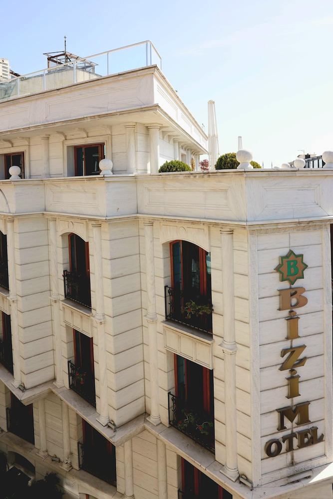 Bizim Hotel 2/64