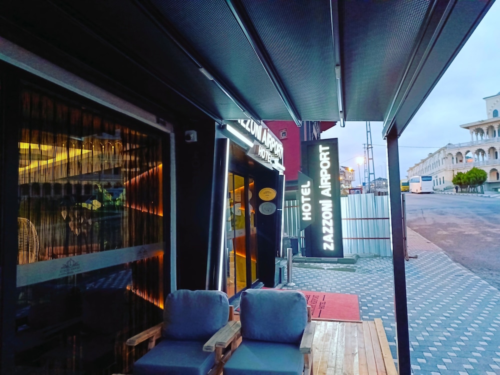 Luxury Airport Hotel 39/48