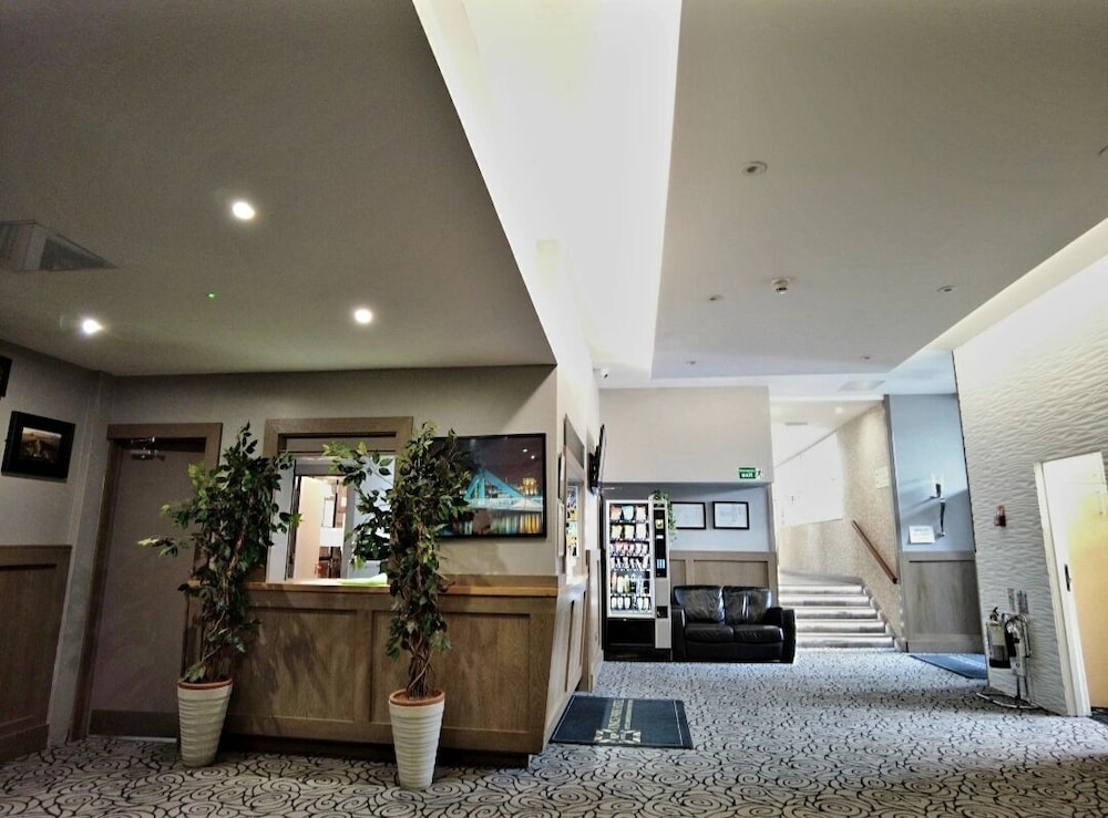 Kings Park Hotel in GLASGOW