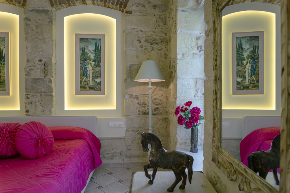Avli Lounge Apartments 20/75