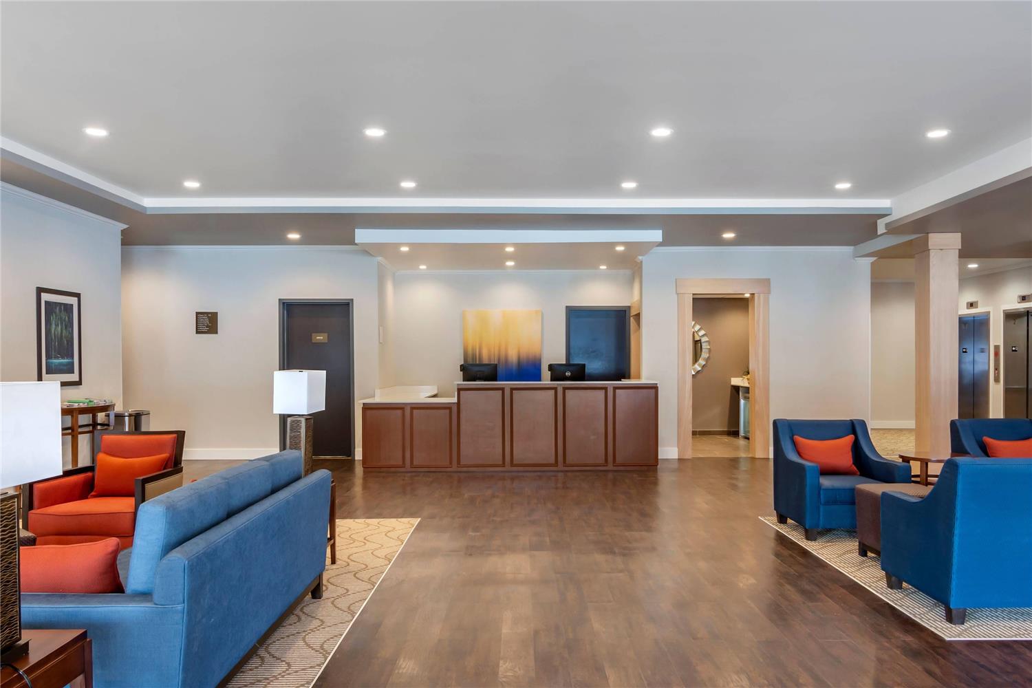 Comfort Inn & Suites Valemount - Highway 5 16/21