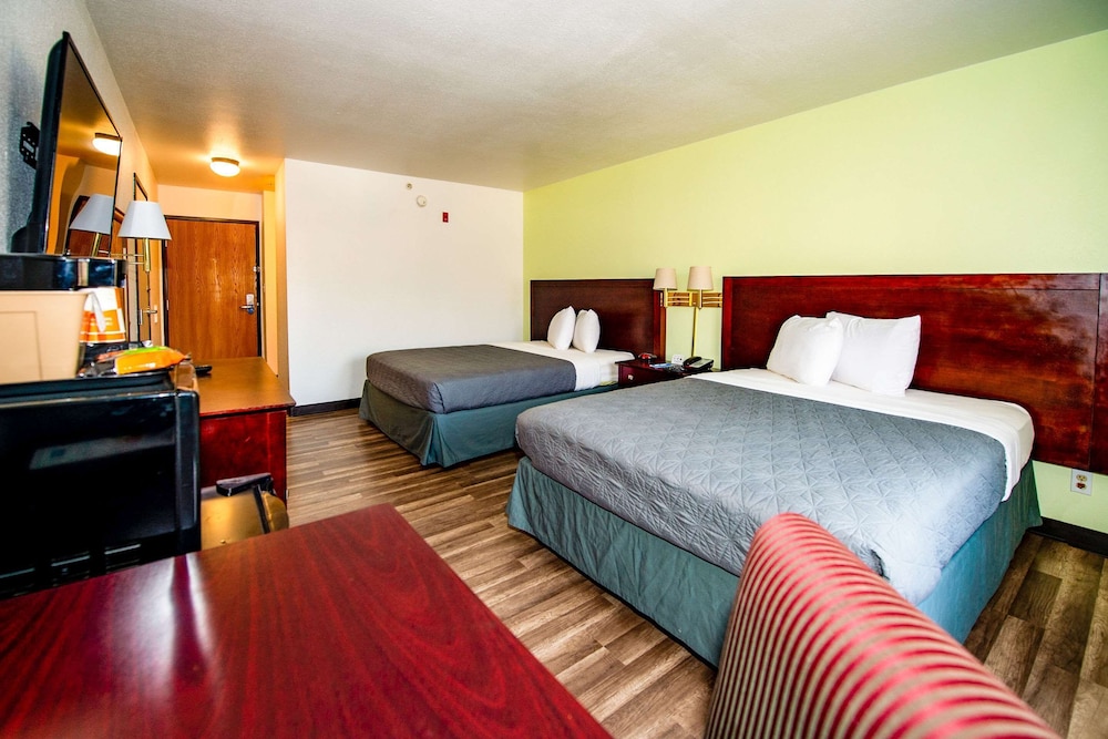 Rodeway Inn Central Colorado Springs, CO 12/51