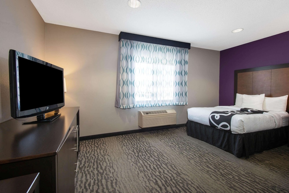 La Quinta Inn & Suites by Wyndham Erie 23/51
