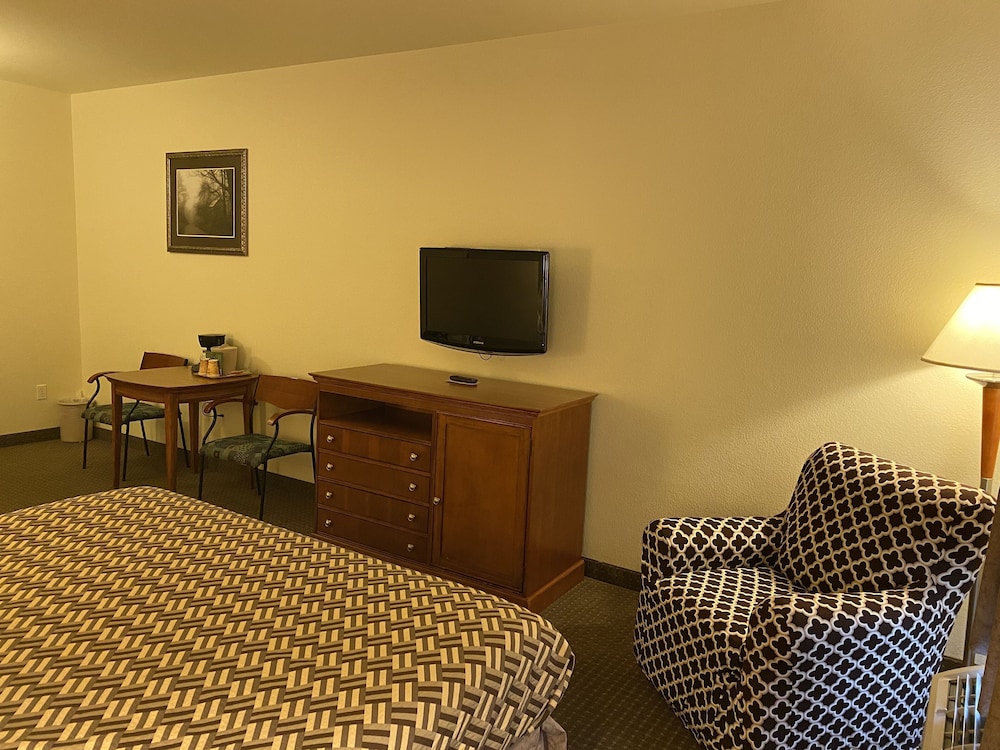 A Riverside Inn Travelodge by Wyndham 44/55