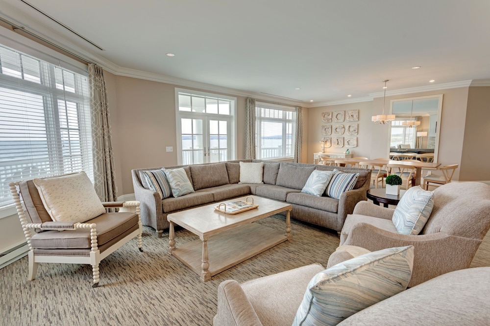 The Inn At Bay Harbor Autograph Collection 28/50