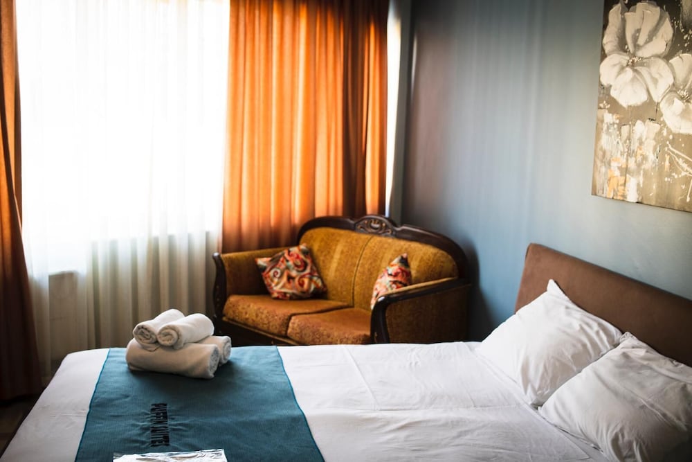 Puffin Suite 24/35