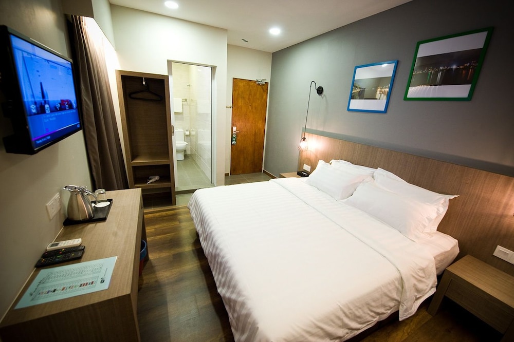 Riverside Boutique Guesthouse 12/24