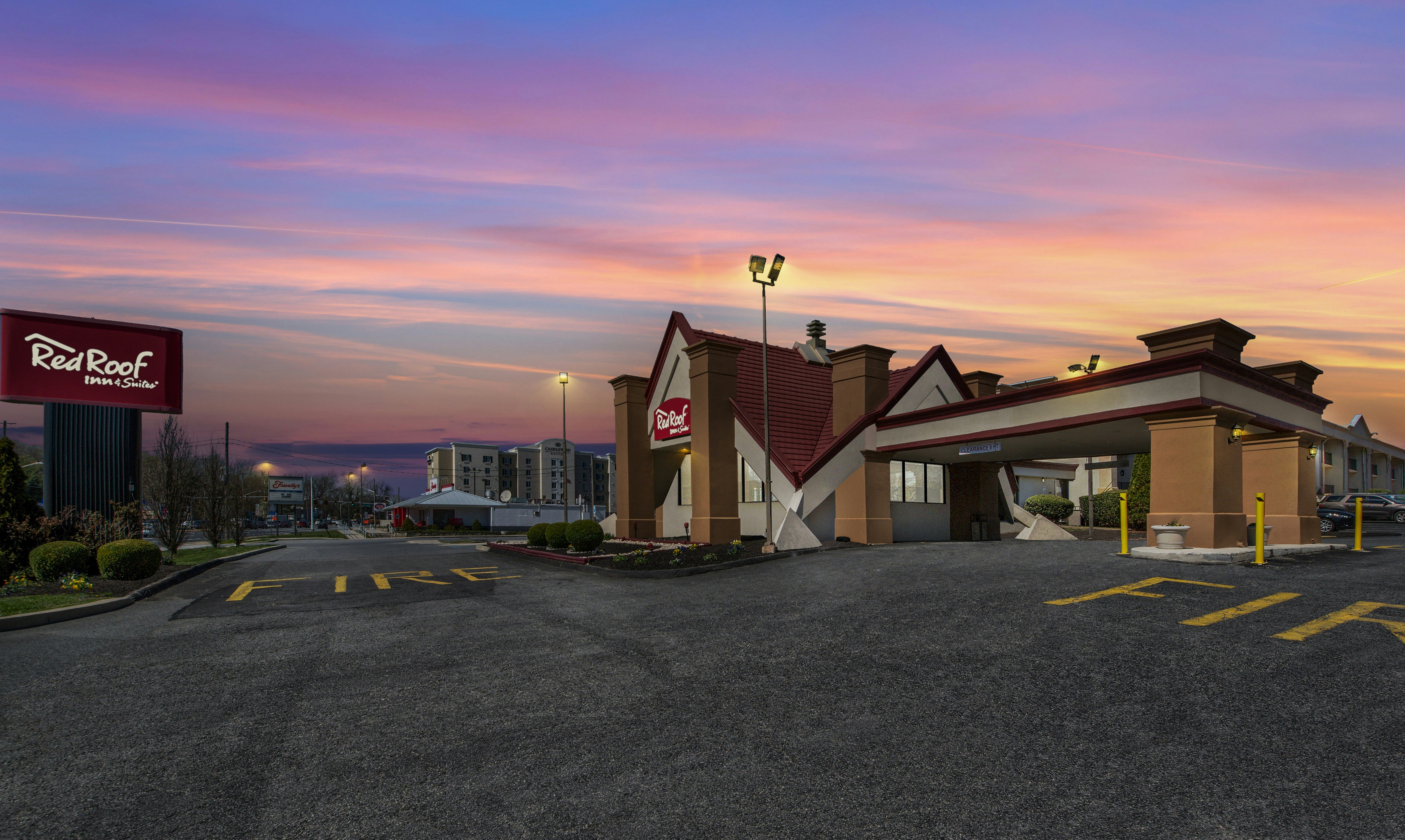 Red Roof Inn Suites Newark University 25/26