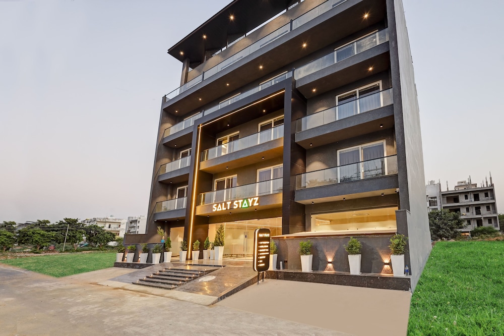 Saltstayz Premier Sector 42 - Golf Course Road 写真3