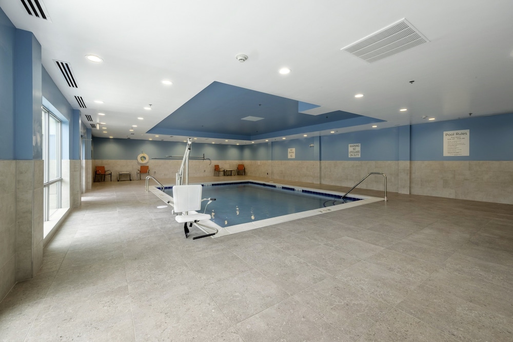 Holiday Inn Express Suites Staunton 42/75