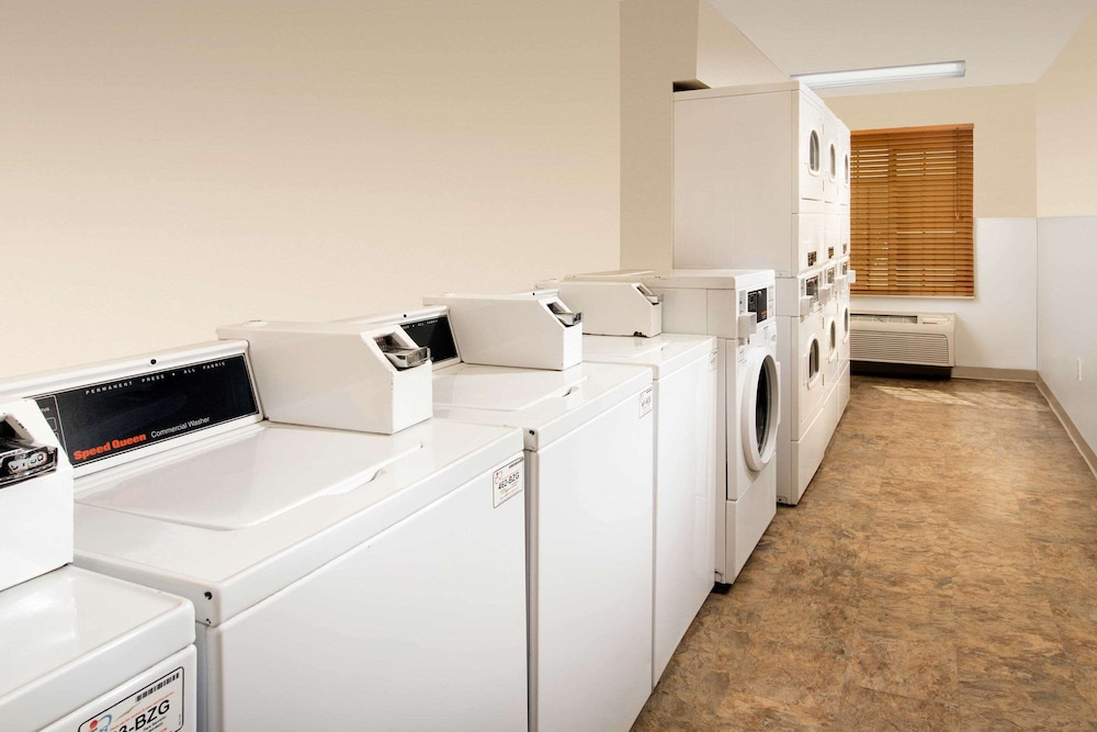 WoodSpring Suites Midland 14/32