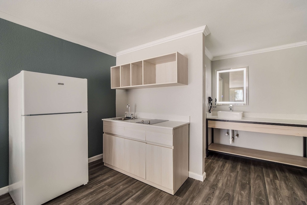 غرفة قياسية بسرير كينج، Mainstay Suites Florence Darlington 4/4