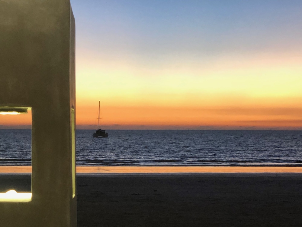 Noble House Beach Resort 48/63