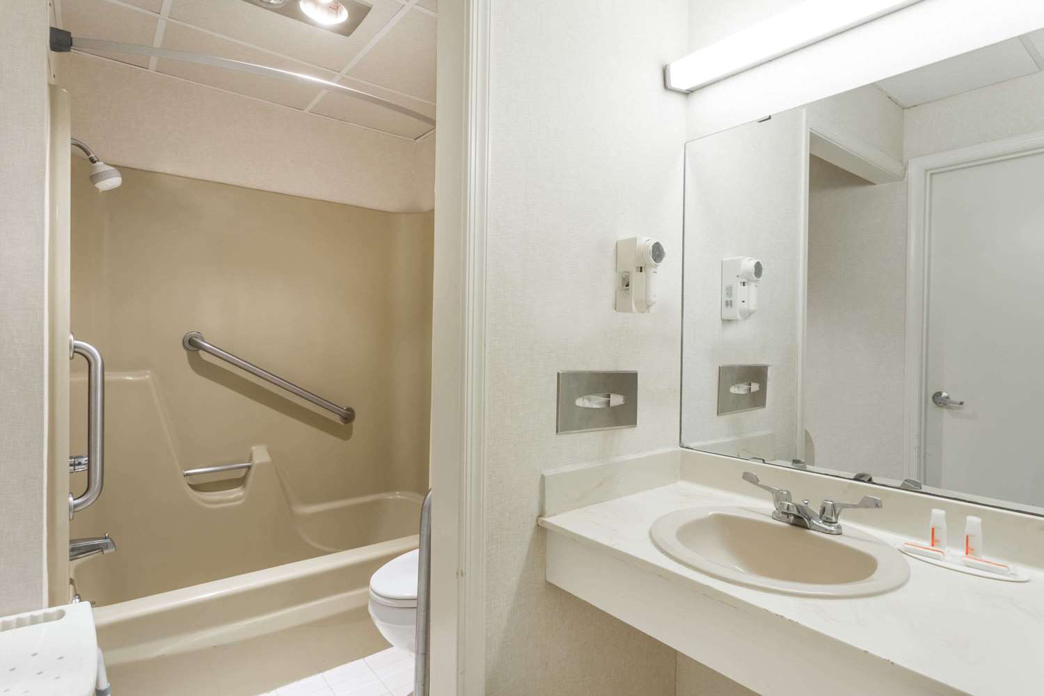 Days Inn By Wyndham Bedford 6/8