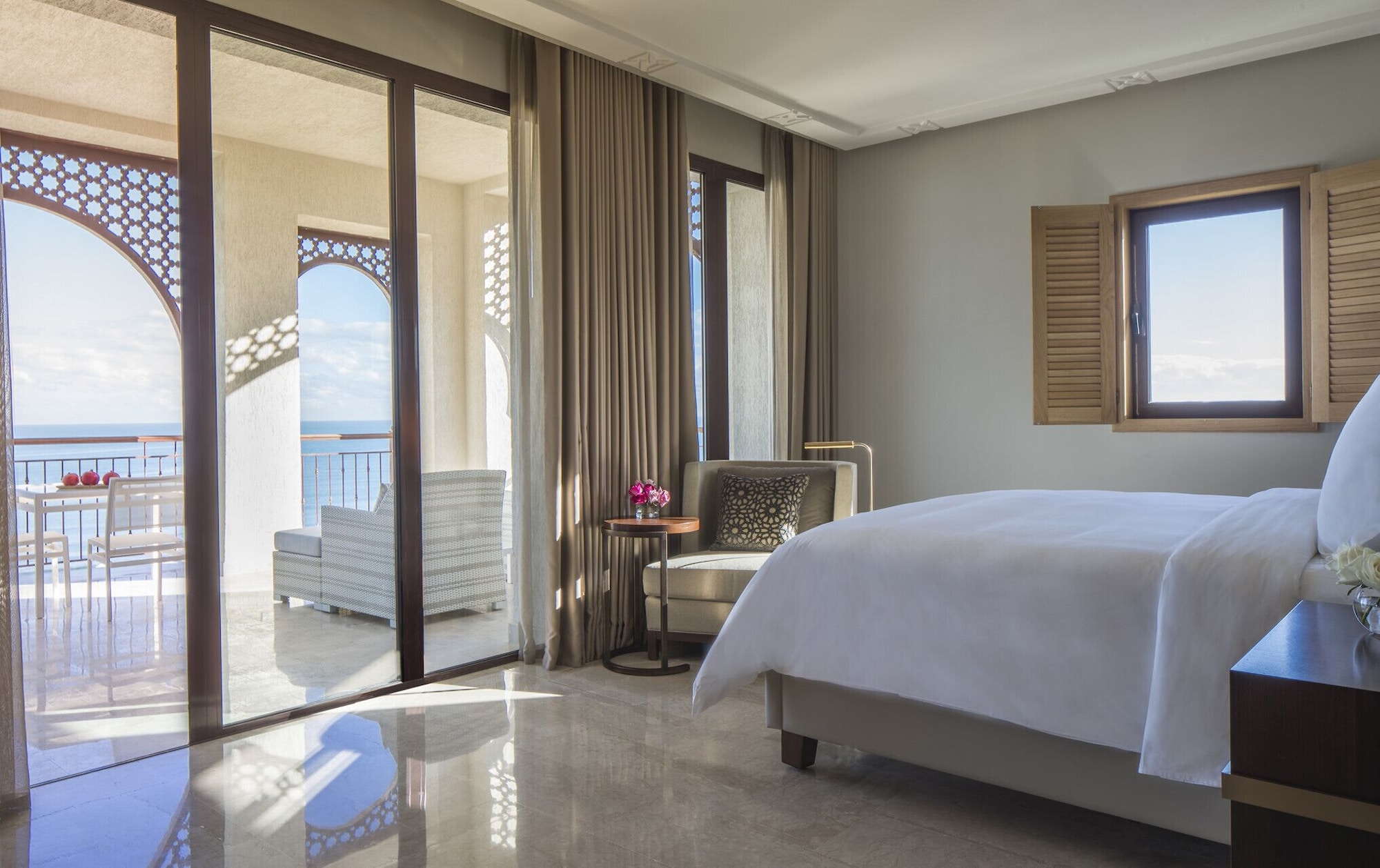 SUITE, KING BED, SEA VIEW