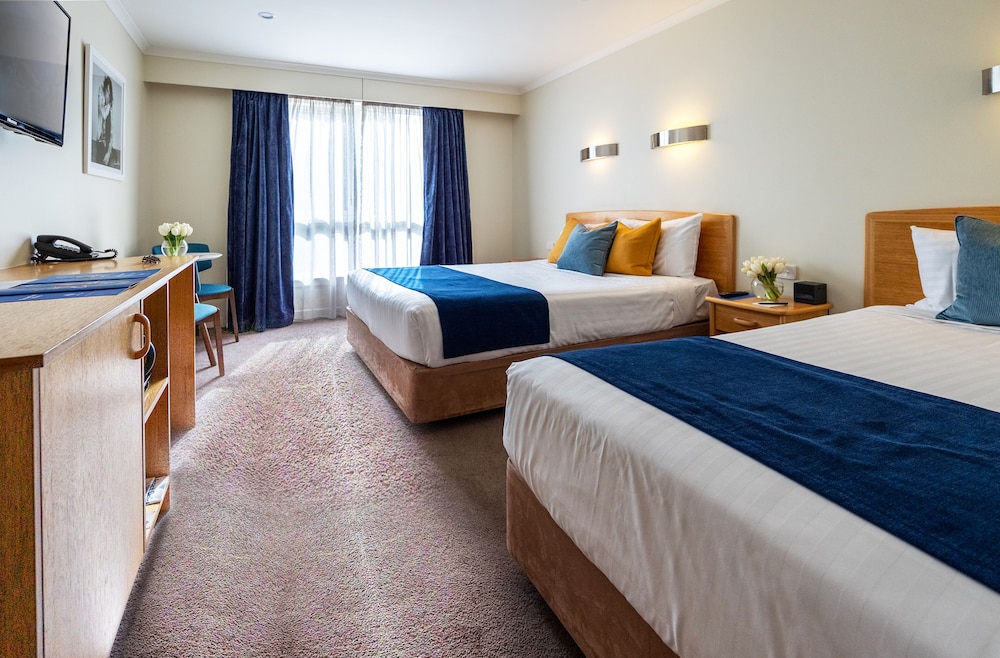 Motor, 1 Queen and 1 Single Bed