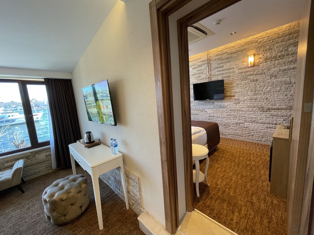 Weingart Seaside Hotel 49/52