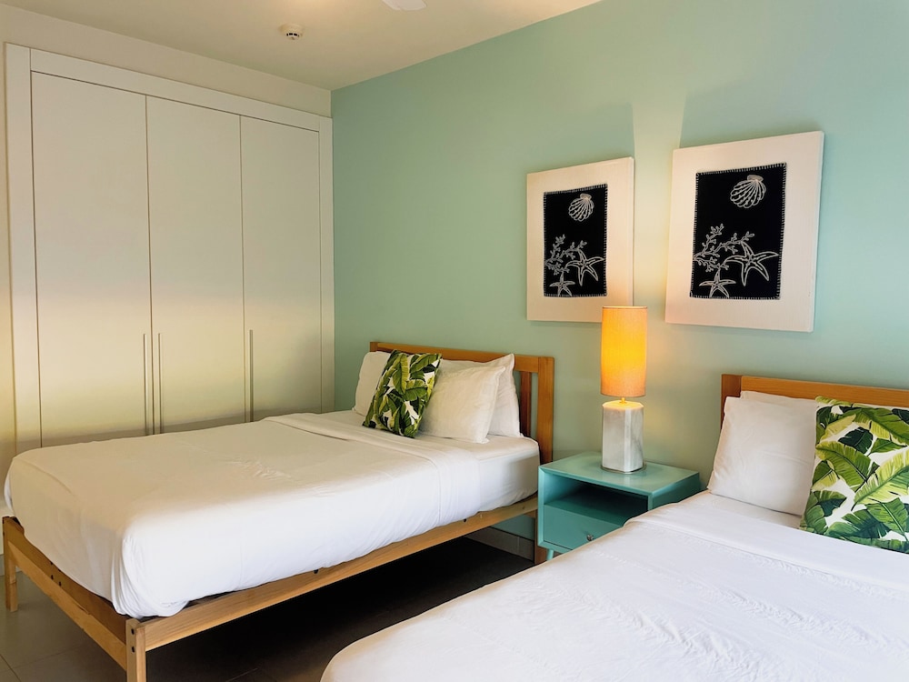 4 Bedrooms, Condo, Panoramic, 1 King and 1 Single Beds, Ocean Front